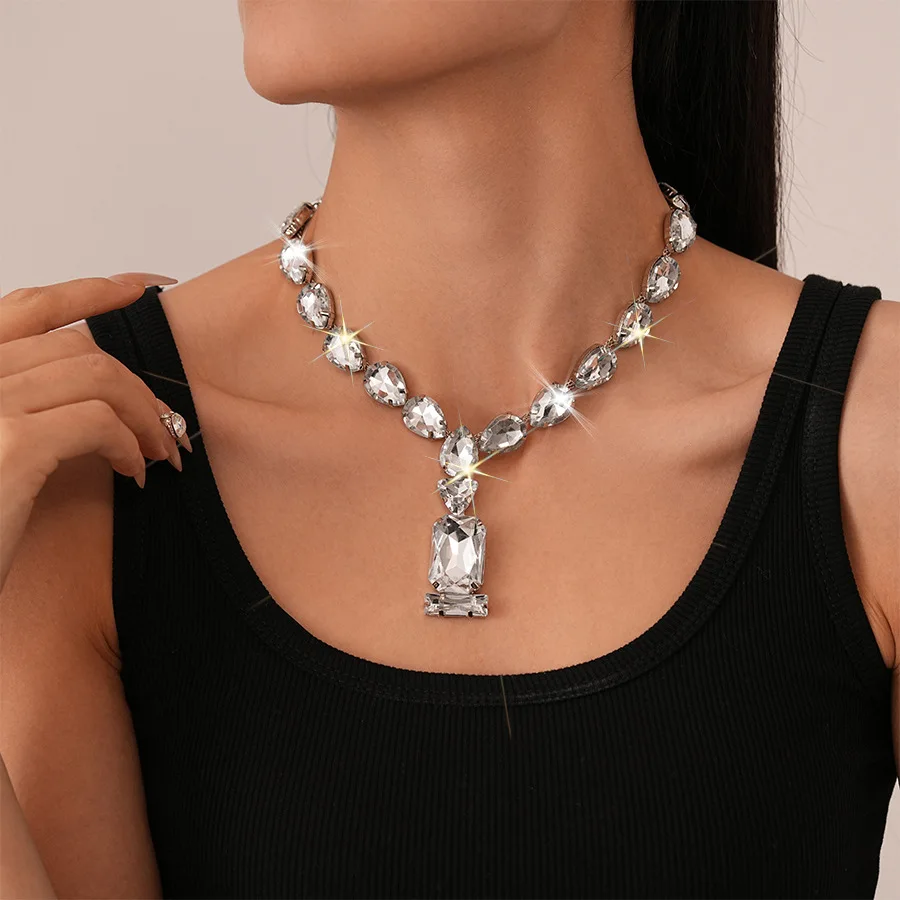 

Exaggerated Water Drop Shaped Square Necklace, European and American Fashion Geometric Necklace, Wedding Jewelry.