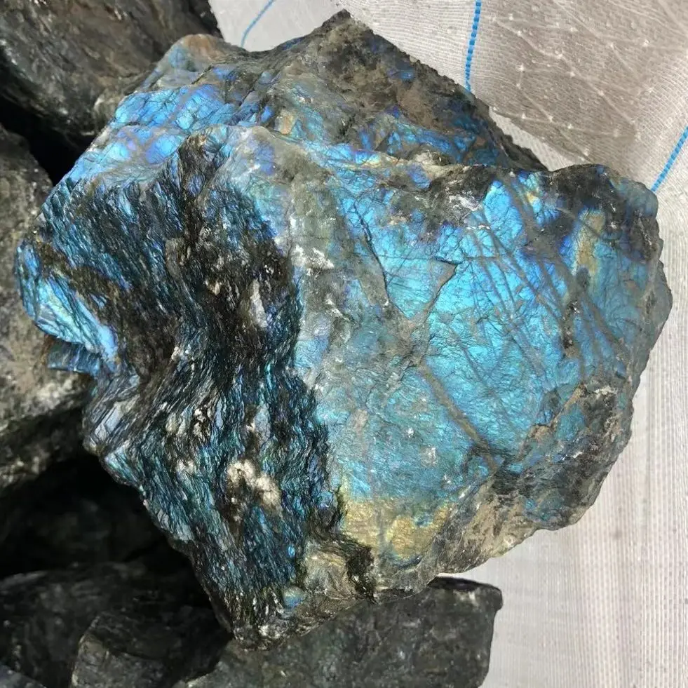 Natural Crystal Labradorite Blue Flash Raw Stone Unpolished Gemstone Flowing Light Ornaments Decor Mineral Specimens Collection