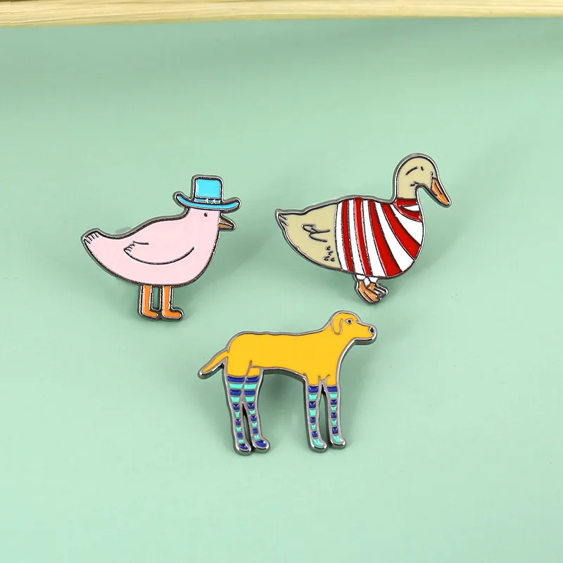 Chicken, duck, brooch, female metal badge, poultry and animal tourism commemorative clothing, alloy badge accessories