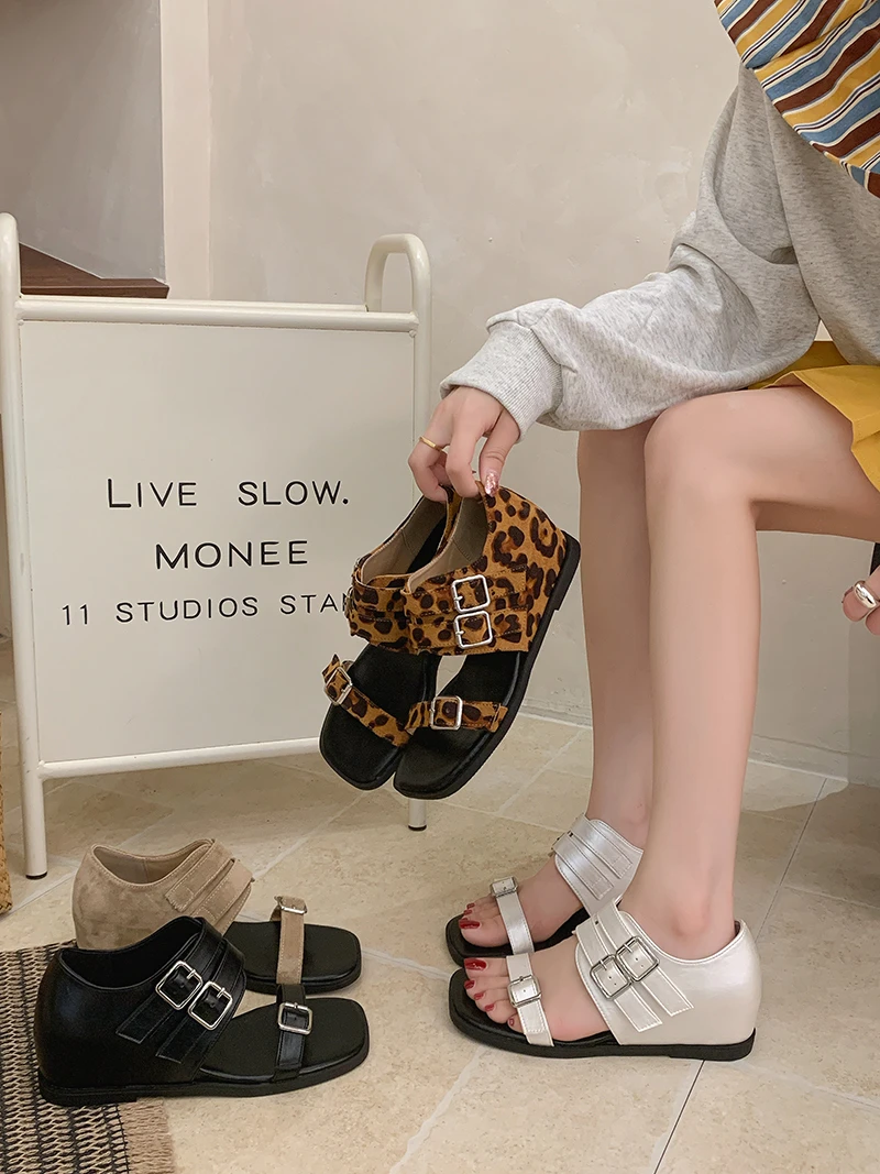 

Women's 2026 New Leopard Print Flat Sandals Double Buckle Strap Open Toe Casual Shoes for Women Daily Outdoor Street Wear