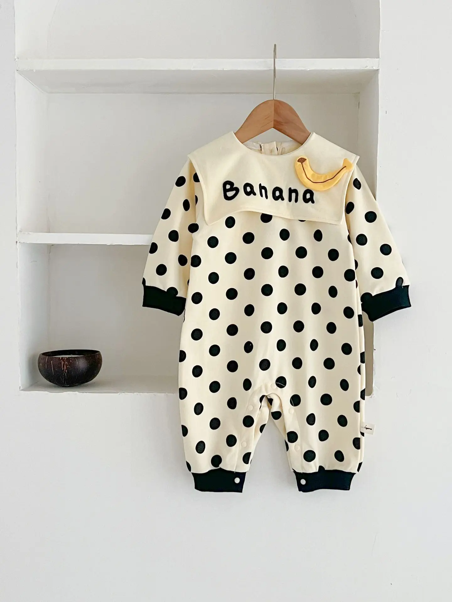 2024 spring new 0-2 year old baby clothes Spring and autumn full moon baby banana polka dot onesie men and women Baoha clothing