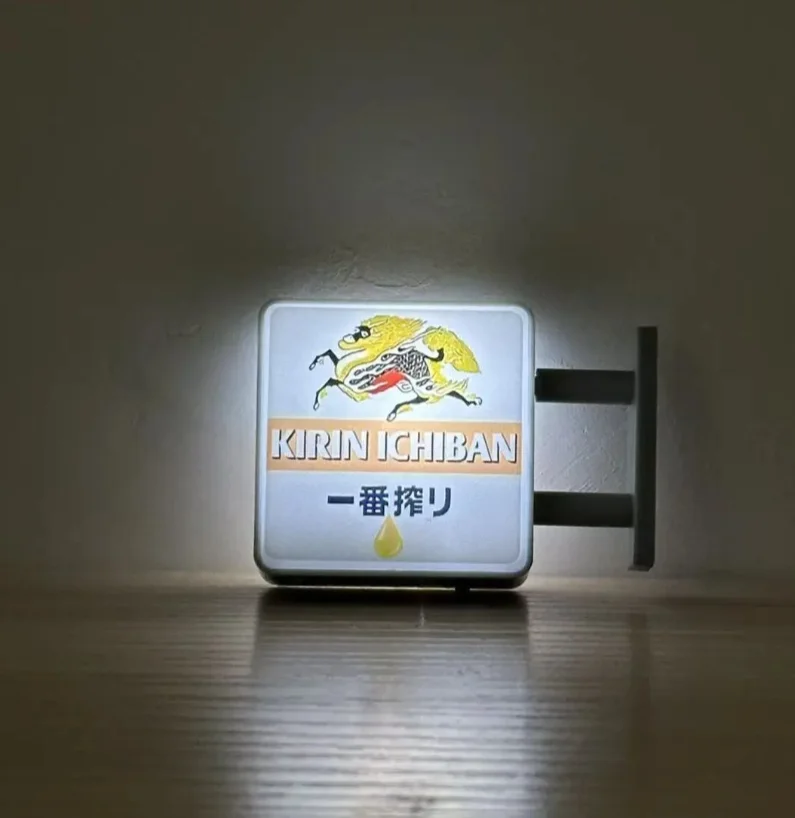 Kühlschrankmagnet: Miniatur-Modell eines Convenience Stores mit Magnetischer Anziehungskraft, Dekorative Nachtbeleuchtung, Atmosphärisches Licht, Leuchtende Beschilderung