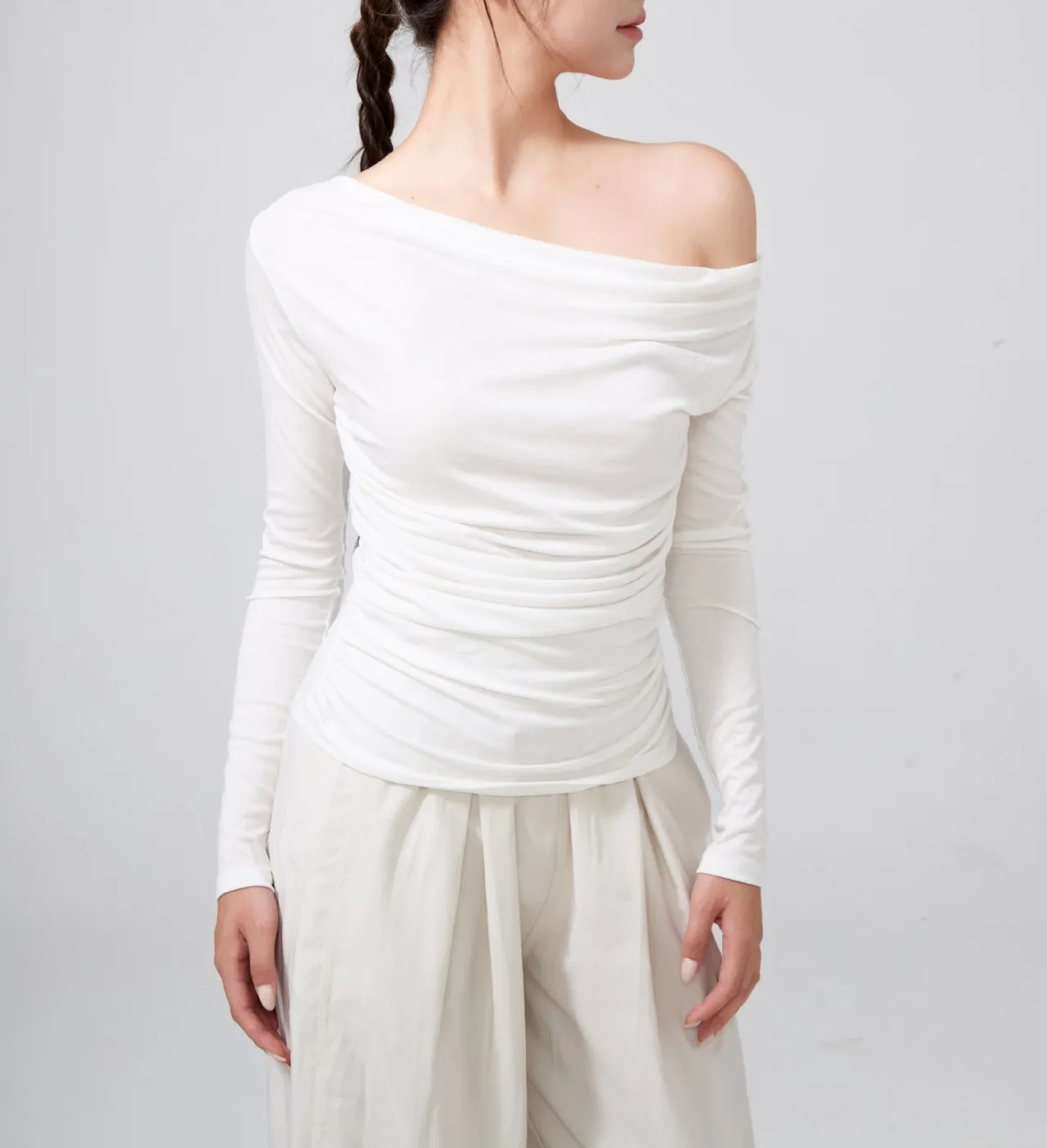 Einseitiges, langärmeliges T-Shirt für Damen, geeignet für Fitnessstudio, schmal geschnitten, vielseitig einsetzbar, als Sport-Überwurf, für Pilates, Training und Yoga, Oberteil, Bekleidung. – Detail 7