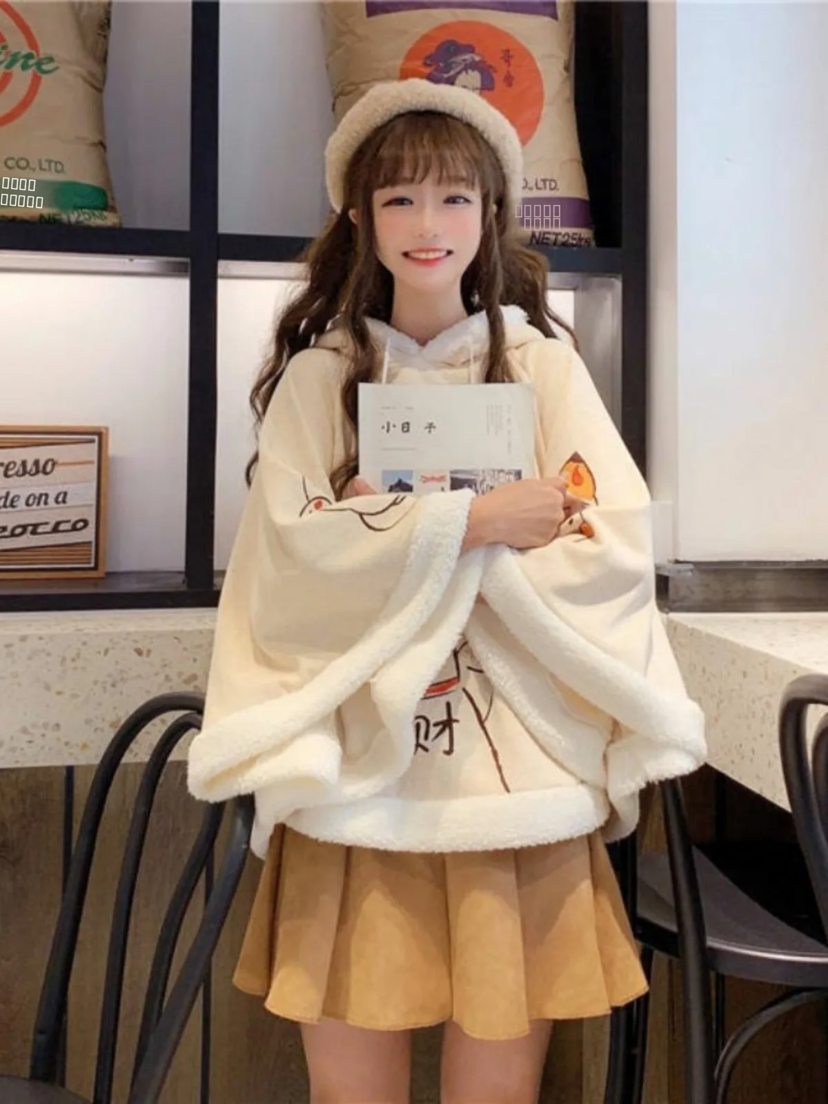 かわいい猫耳フリース裏地付き厚手学生ジャケット女性の和風ソフトガールフード付き暖かいマントショルダーラップ襟ピン