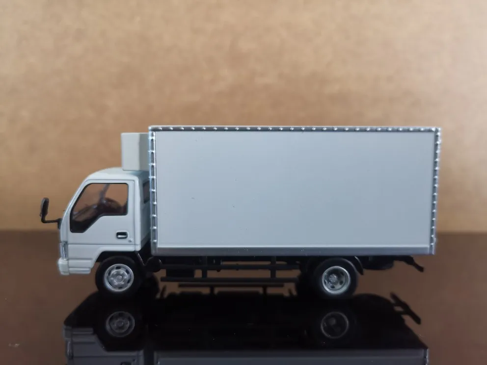 MC64 1/64 ISUZU NPR REFRIGERATED TRUCK Collection of die-cast alloy car model ornaments