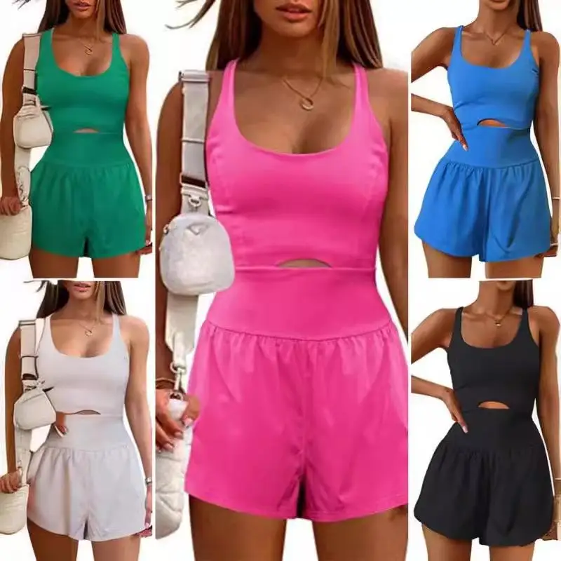 

Женская спортивная одежда: комплект для йоги с укороченным топом и шортами с низкой посадкой из кожи, коллекция Весна 2024