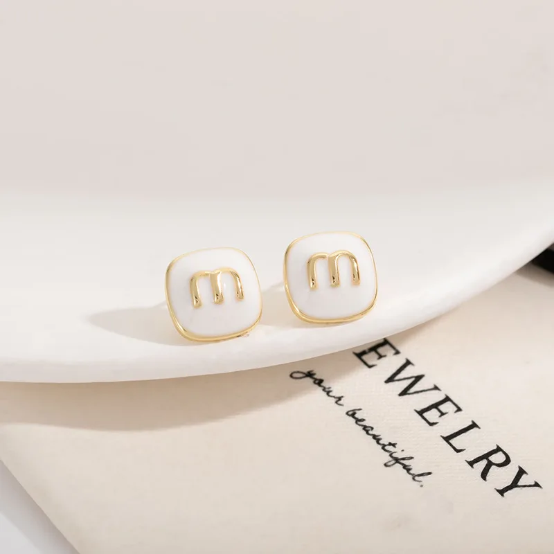 أقراط هندسية عصرية على شكل حرف M، مدمجة وأنيقة، تصميم النسخة الكورية الجديدة، أقراط راقية