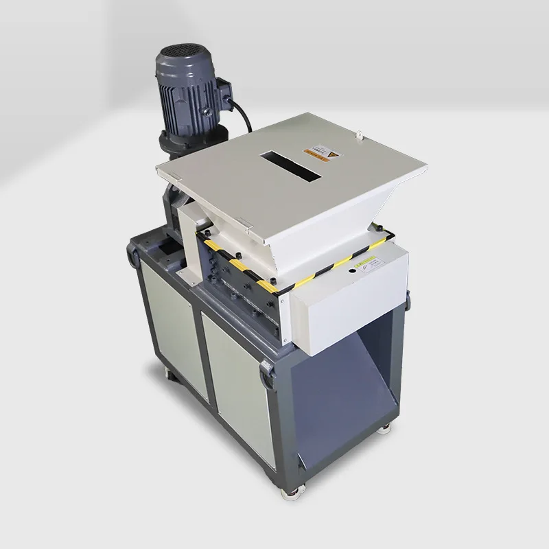 القرص الصلب الإلكتروني كسارة البلاستيك الكيميائية الخشب الصلبة النفايات الصغيرة ثنائي المحور التقطيع