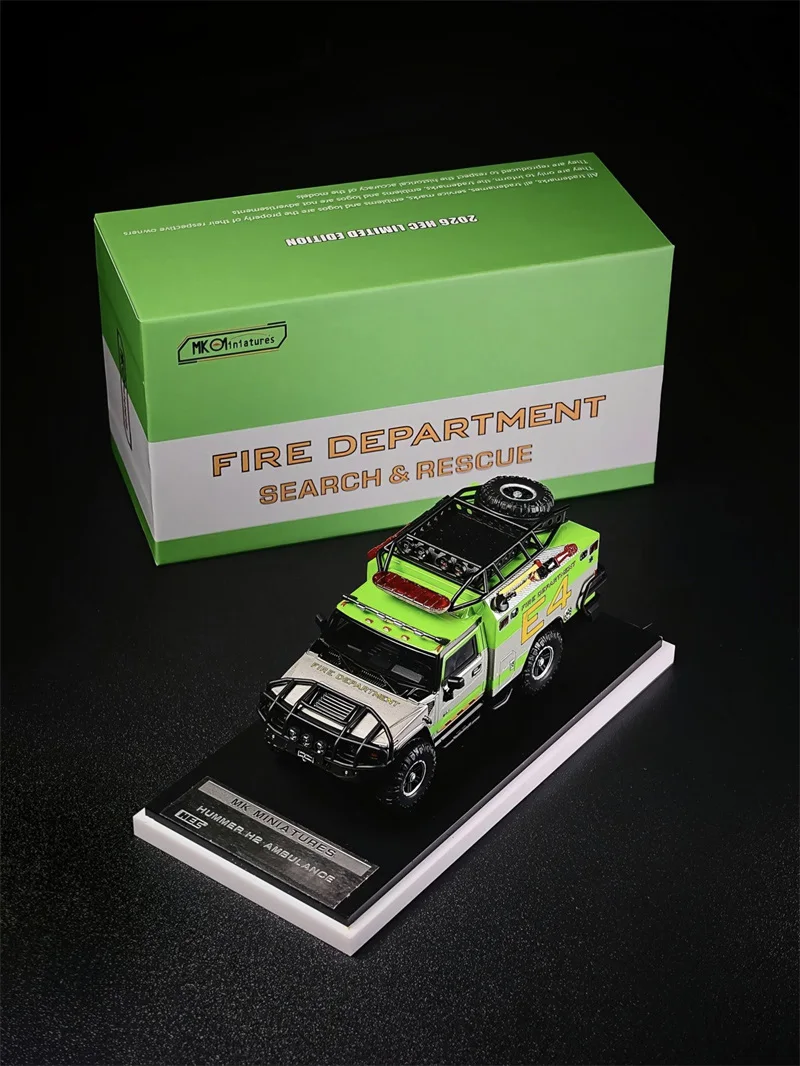 

MK Miniatures 1:64 Hummer H2 Ambulance Silver Green Alloy Vehicle Collectible Car Model