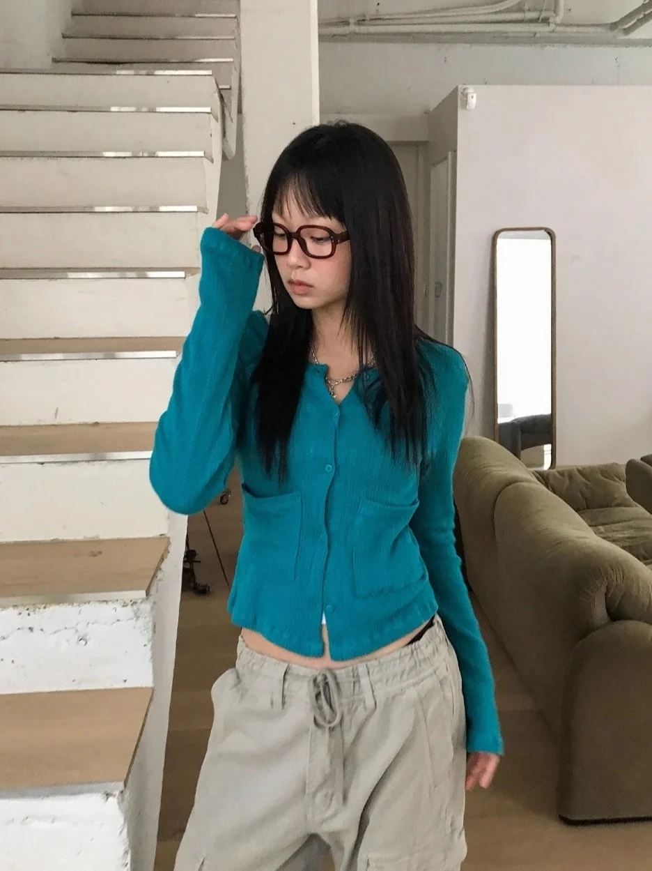 

Вязаный кардиган на пуговицах Lake Blue с маленьким узором, корейский простой повседневный белый улучшающий длинный свек, круглый топ Ne