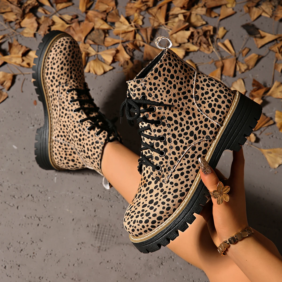 

Модные женские ботильоны с леопардовым принтом, осень 202, короткие ботинки на толстой подошве со шнуровкой, женские большие размеры 43, нескользящая обувь на платформе