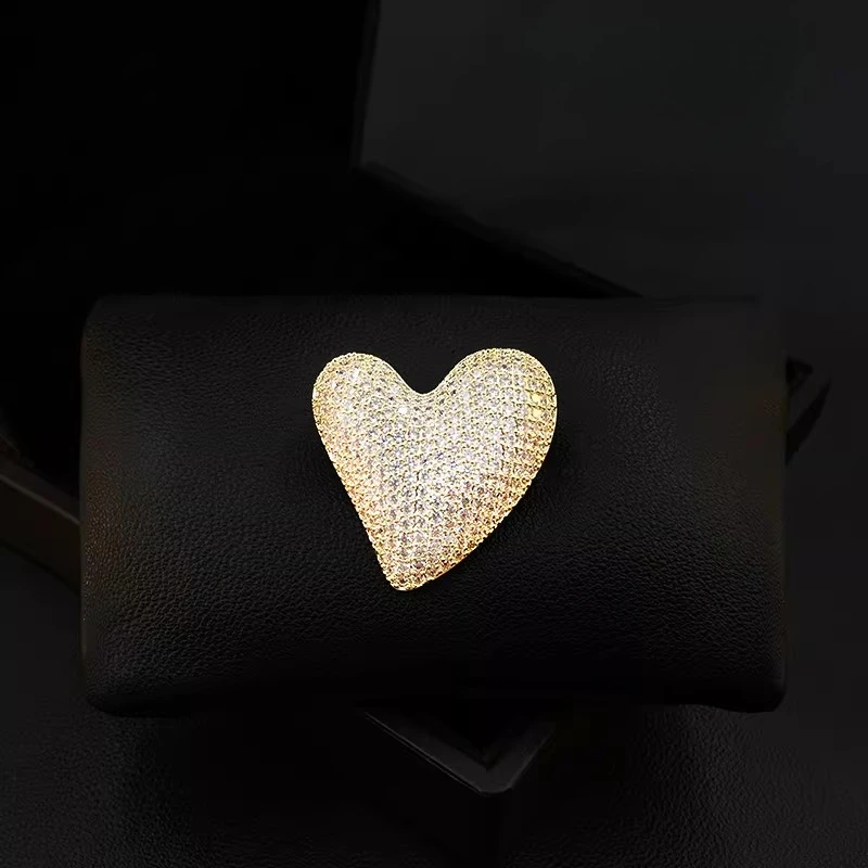 

Unique Love Rhinestone Heart Brooch For Women High-Grade Suit Accessories All-Match Clothing Pin Jewelry Elegant Shiny Gift 5085