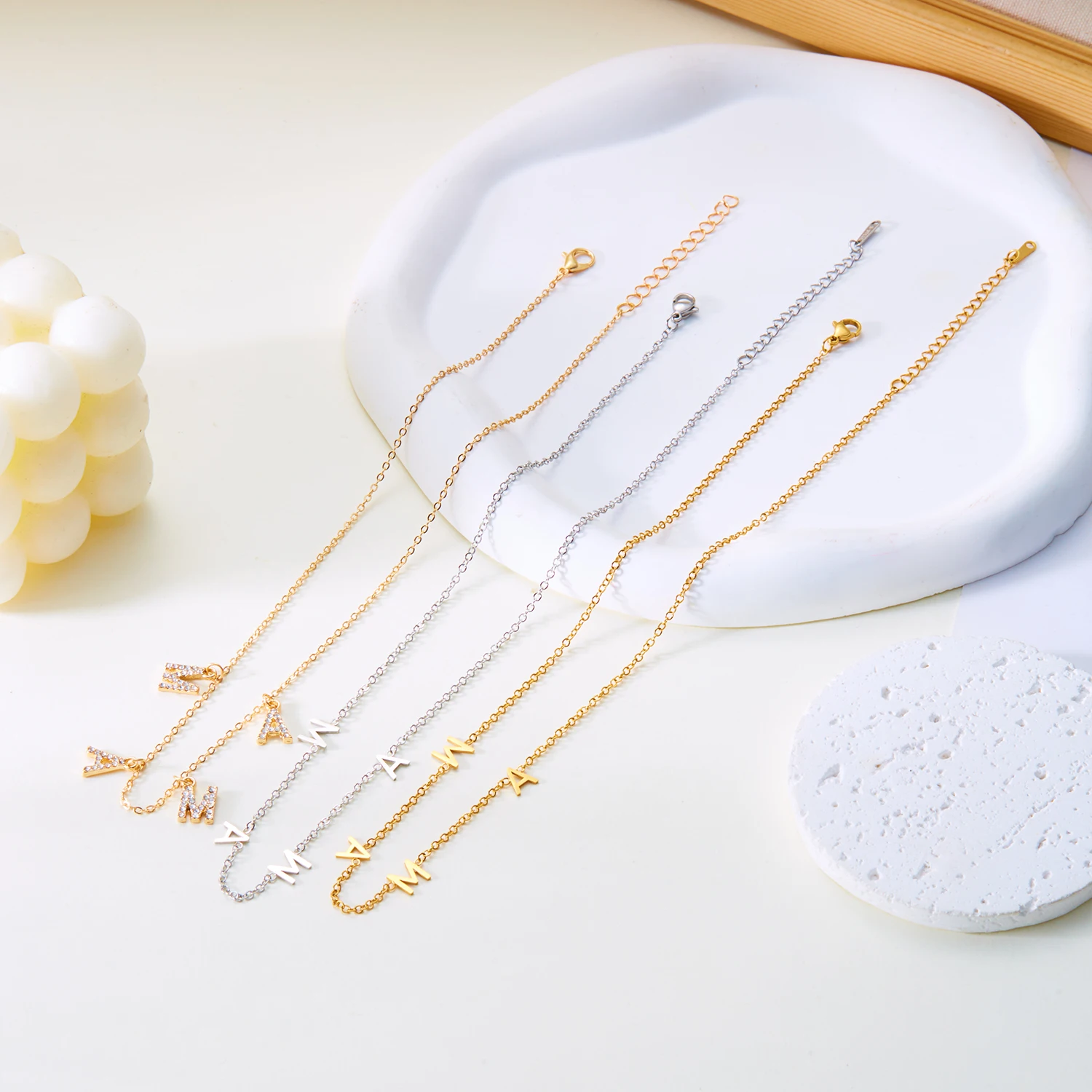 Halskette mit Mama-Buchstaben-Anhänger aus Edelstahl, schlicht, modisch, goldfarben, Schlüsselbein-Halsband für Frauen, perfektes Geschenk zum Muttertag – Detail 9