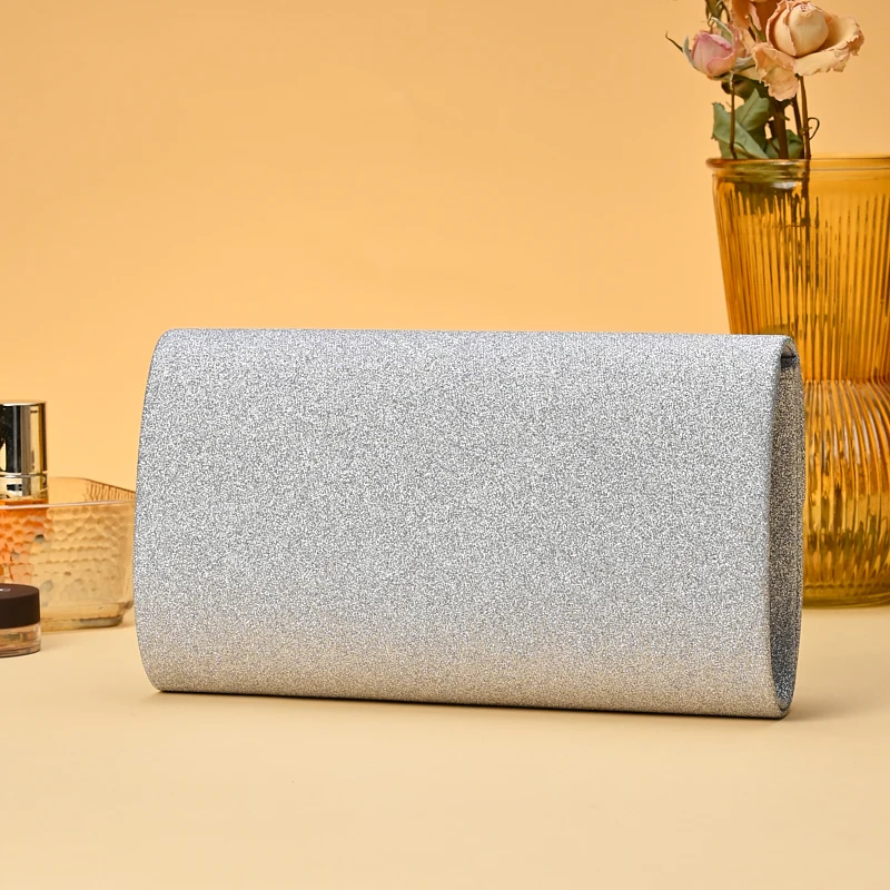 حقيبة سهرة عصرية أوروبية وأمريكية: حقيبة يد فضية مرصعة بالألماس مقترنة مع حقيبة فستان سهرة وسلسلة معدنية كرو