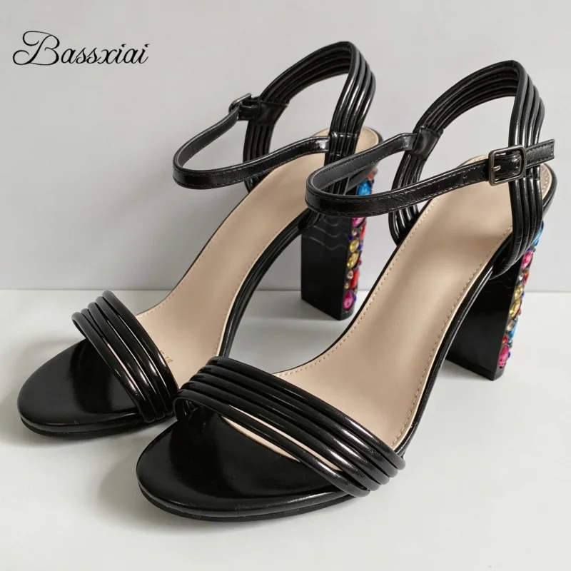 

Черные босоножки на высоком каблуке с ремешком на щиколотке и цветными кристаллами, современные туфли для вечеринок, узкий ремешок, летний стиль для женщин