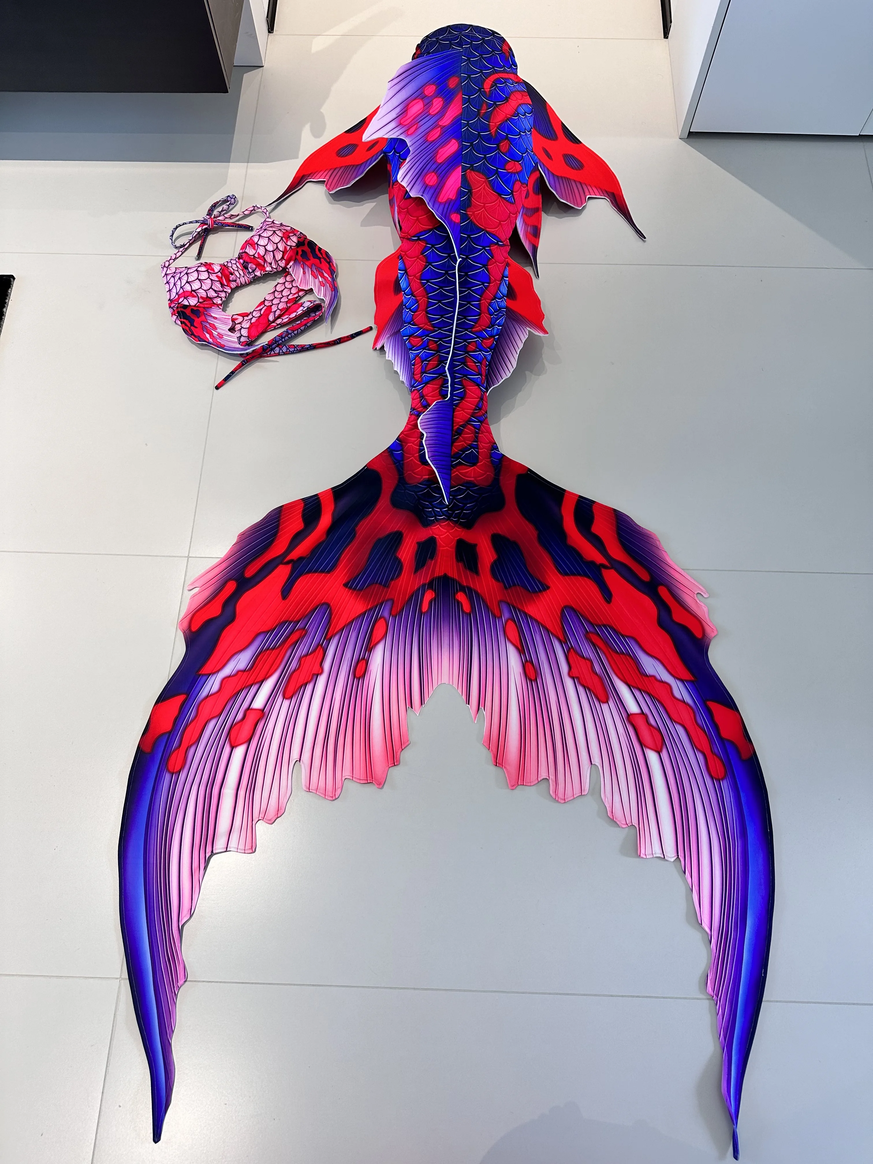 

Mermaid Performance Set, Customizable Scale Tail & Monofin for Professional Aquarium Shows & Underwater Photography
