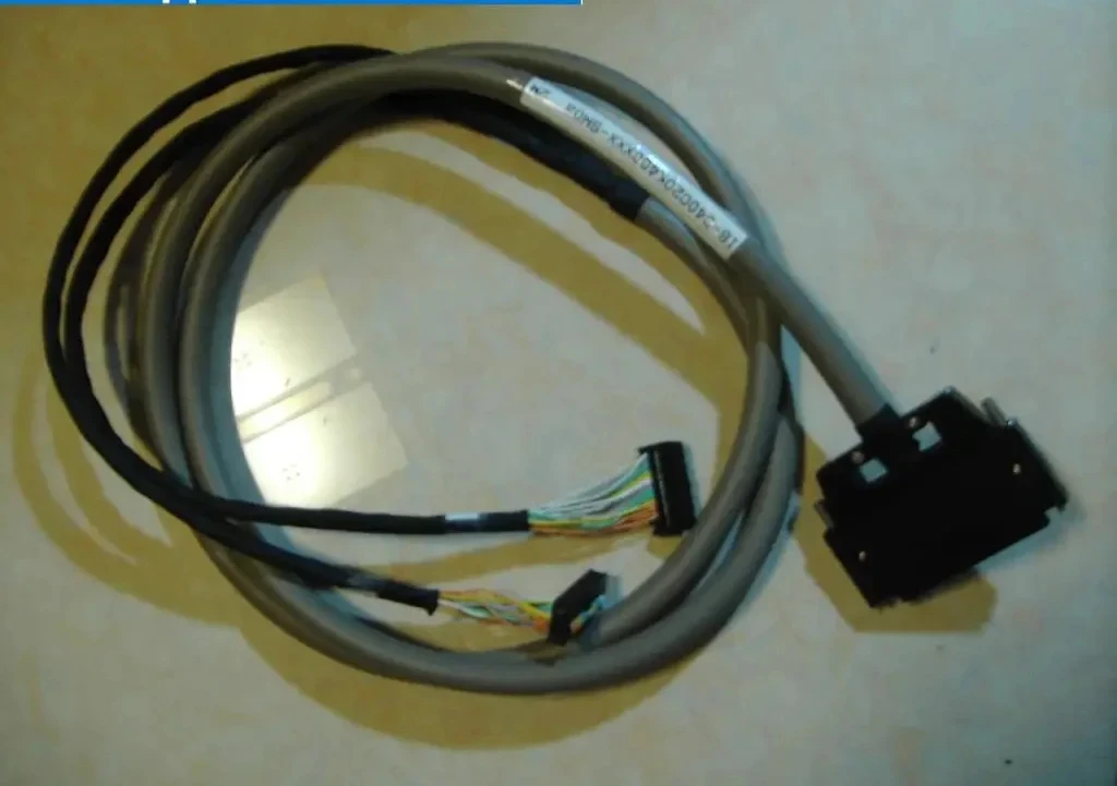 second-hand   A6CON1 * 2-meter imported cable with one split and two 40 pins to 20 pins in stock