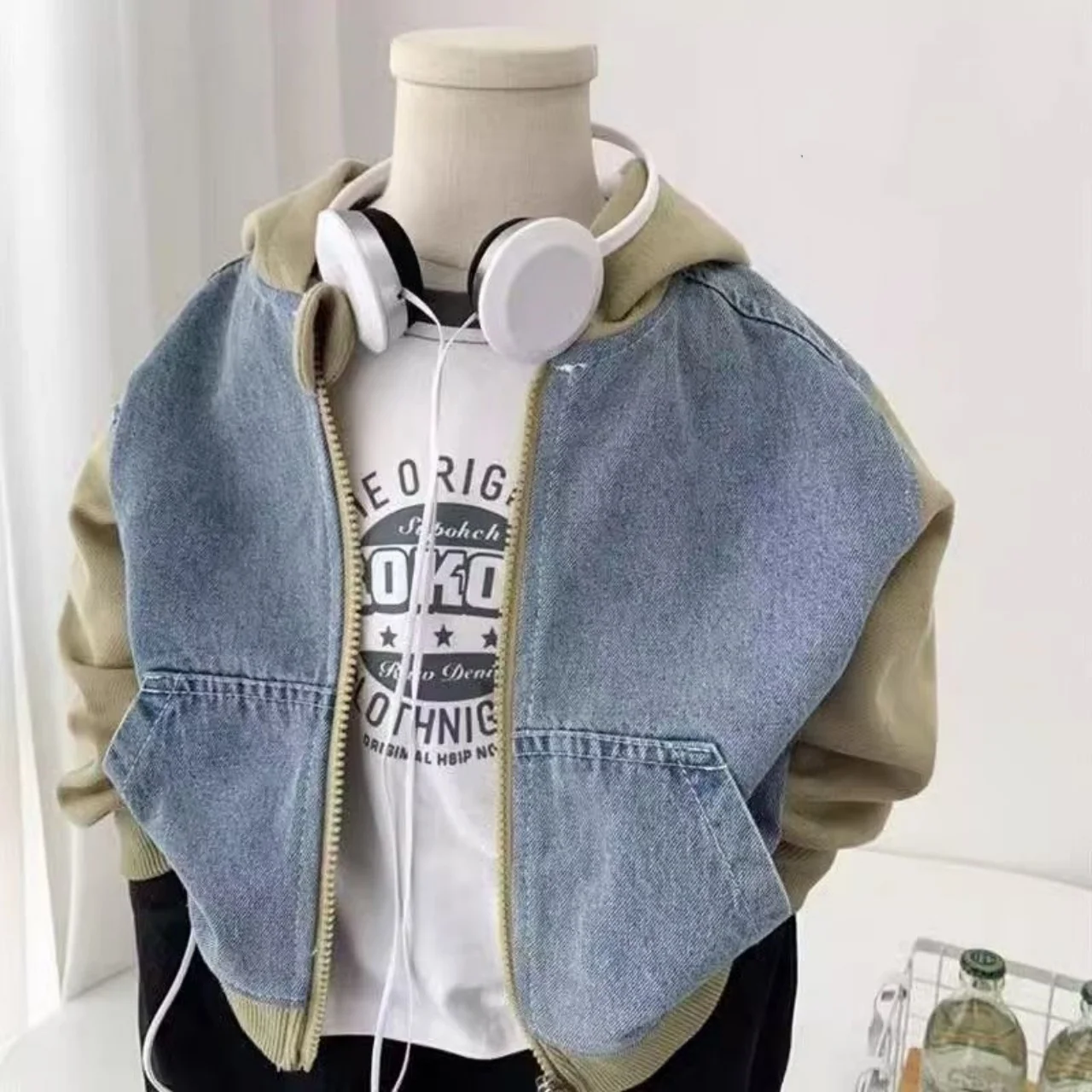 

Boys' Spring and Autumn Denim Jacket 2026 New Korean Version Children's Hooded Zipper Shirt Casual Handsome Top