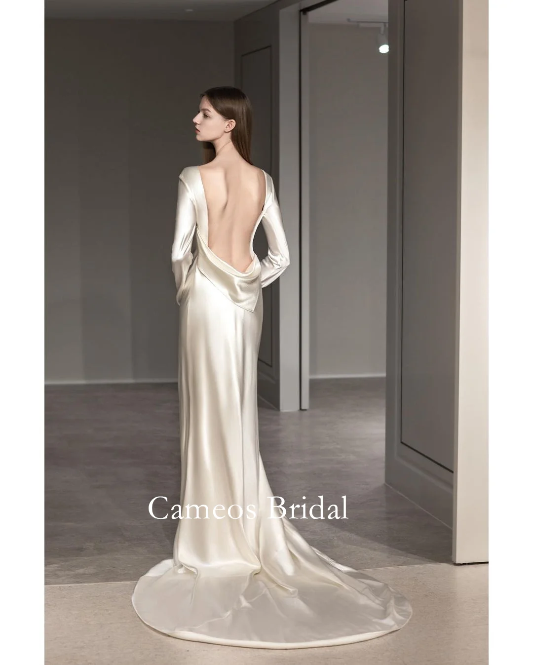 SONDR Mermaid Korea Long Sleeves Ivory Wedding Dress Customized Backless Boat Neck Bride Dress 웨딩드레스 Satin Wedding Gown Bridal