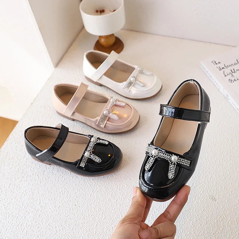 2026 Girls Leather Shoes for Party Wedding Kids Performance Shoes with Peal Fashion Children High Heels Rhinestone Shoes