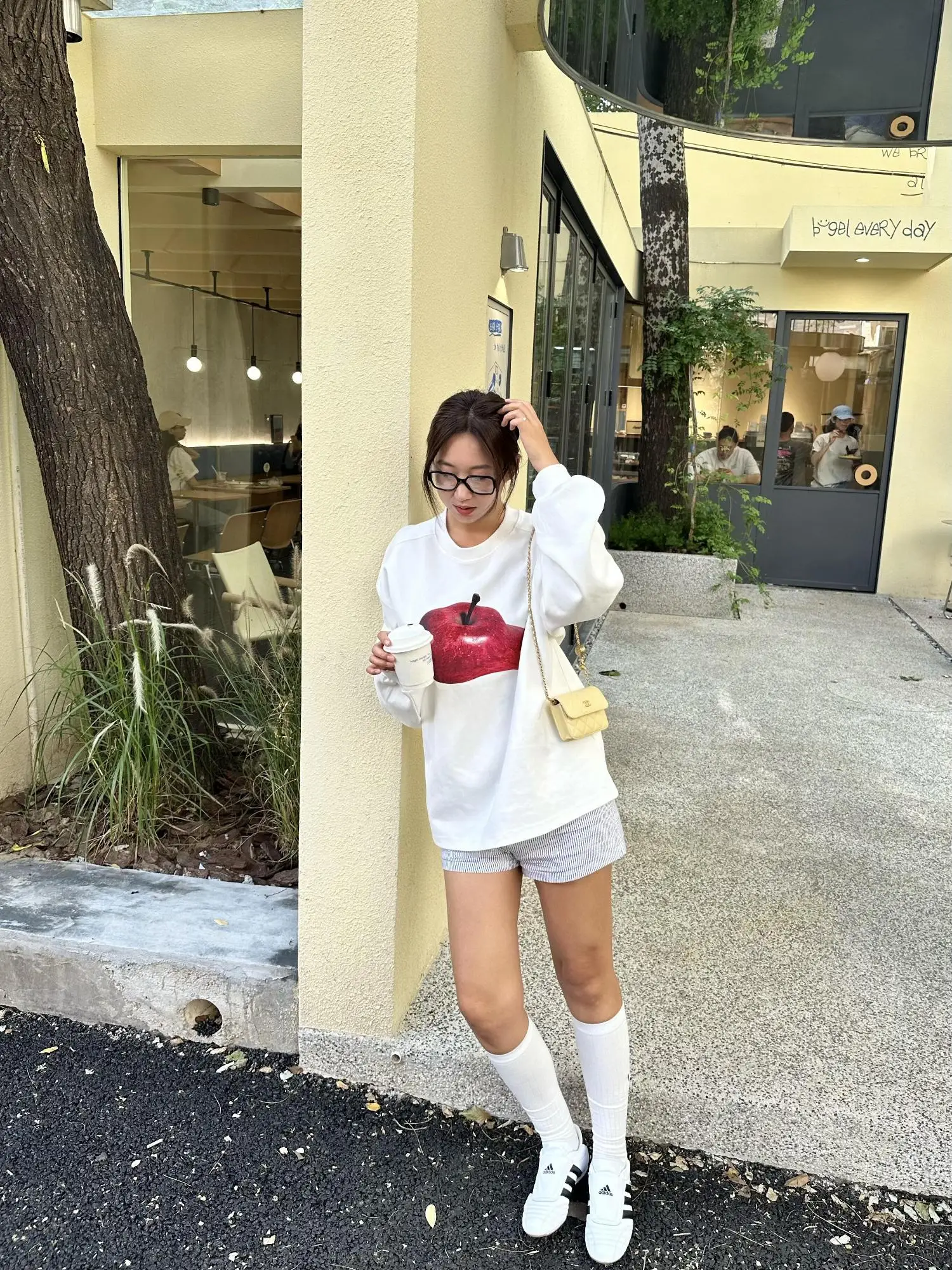 تي شيرت أمريكي ريترو طويل Sve قطن فضفاض مناسب للنساء Sle ثقيل الوزن أوائل الخريف تصميم مذاب شعار العلامة التجارية العصرية