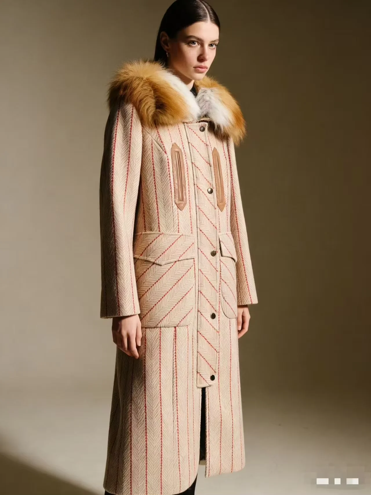 탈부착 가능한 진짜 여우털 칼라가 있는 새로운 스타일의 코트 헤링본 패턴&면-울 혼방