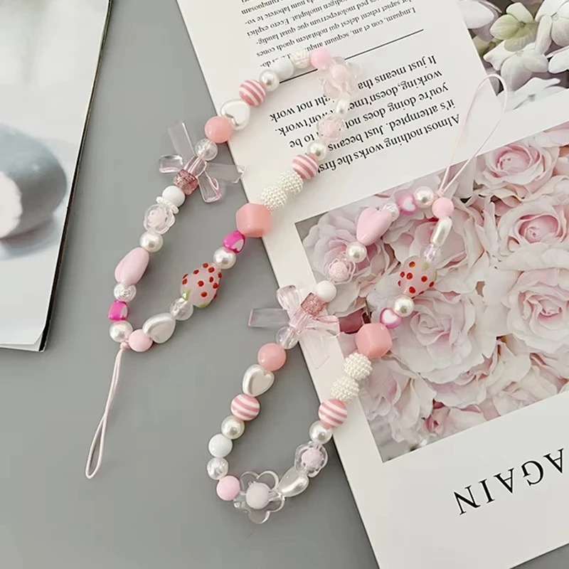 Erdbeerperlen-Handyband – süßes Blumen-Charm-Lanyard für Frauen, Schlüsselanhänger-Anhänger für Handyhülle/Tasche/Kamera (Knotendesign)