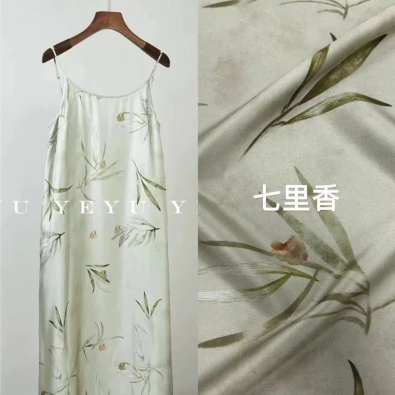 และเสื้อผ้าชุดเดรสเชิ้ตผ้าไหมยืดลายทแยง 21 momme ที่หรูหรา