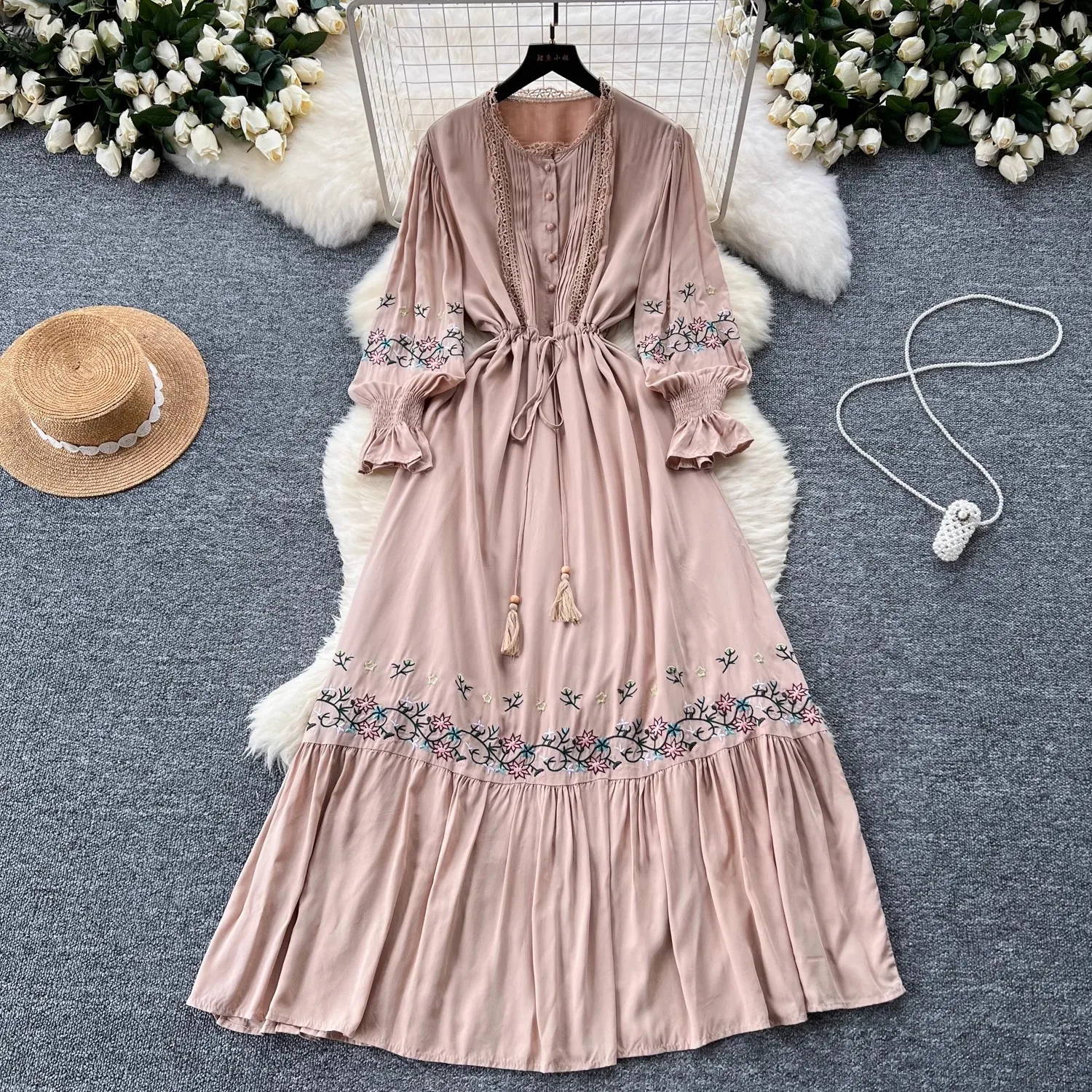 

Bohemian Retro Embroidered Dress Lace Splicing Trumpet Long Sleeve Drawstring Waist Ruffle Long Dresses Casual Beach Beach Dress