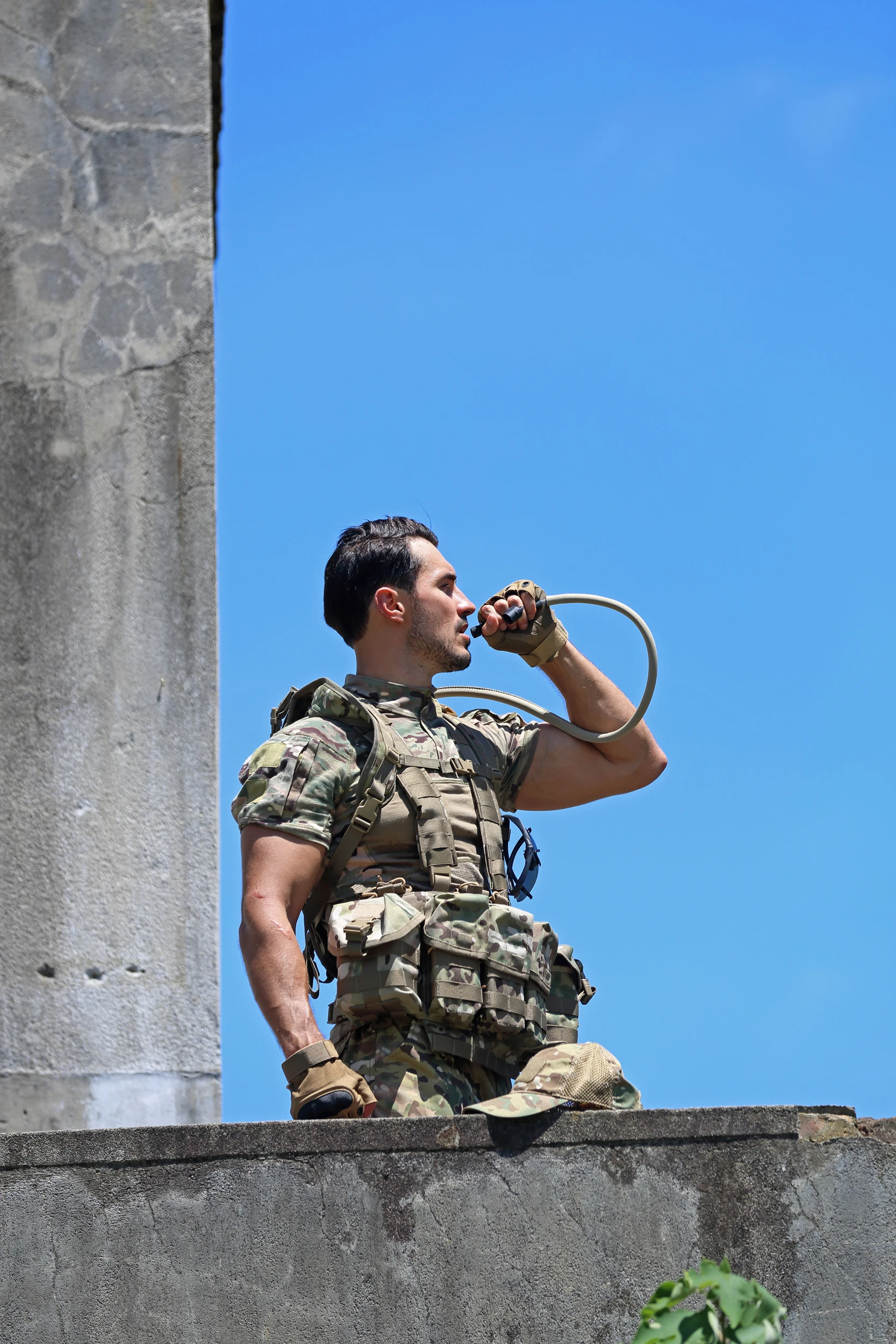 حاملة الترطيب USMC ILBE - مموهة متعددة التضاريس، تتضمن المثانة سعة 3 لتر، عبوة مياه عسكرية مولي #6