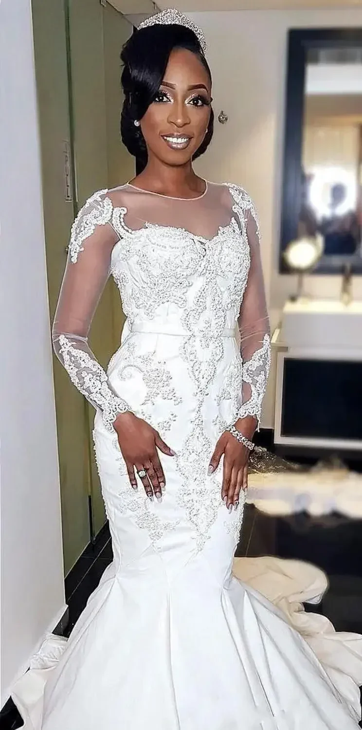 Suknie ślubne w stylu syreny, afrykańskie, plus size, z koronką, iluzorycznymi długimi rękawami, aplikacjami z klejnotami, zdobieniami z koralików, trenem typu court.