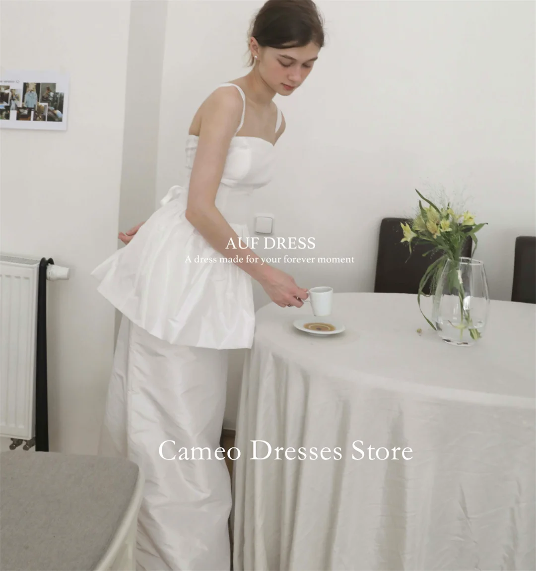 ชุดแต่งงานทรงสี่เหลี่ยมคอวีแบบสั่งตัดของ SONDR ผ้าทาฟต้า ยาวกรอมพื้น สีไอวอรี่ ชุดเจ้าสาวสำหรับผู้หญิง