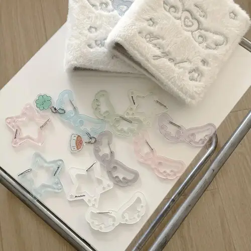 Imagen 2 del producto Mosquetón con forma de alas, llavero acrílico, tarjetero de Color caramelo, llavero multiusos, gancho colgante, accesorios para bolso