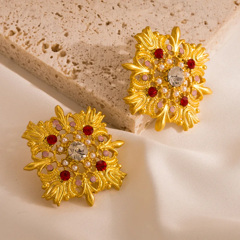 French relief hollow diamond pearl earrings women's medieval retro small fragrance light luxury high-quality ear jewelry
