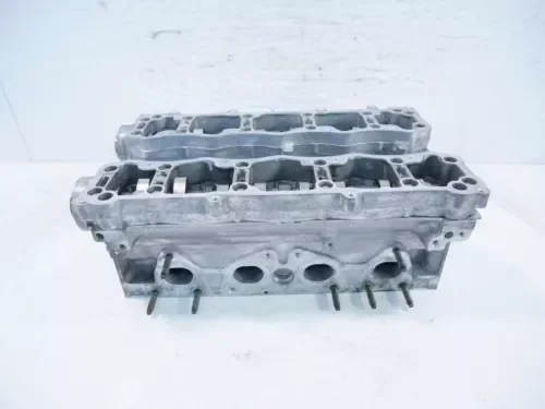 Competitive Price Auto Parts Cylinder Head Assembly Engine Cylinder Head 9636076010 0200.GZ 0200.AZ for Peu geot
