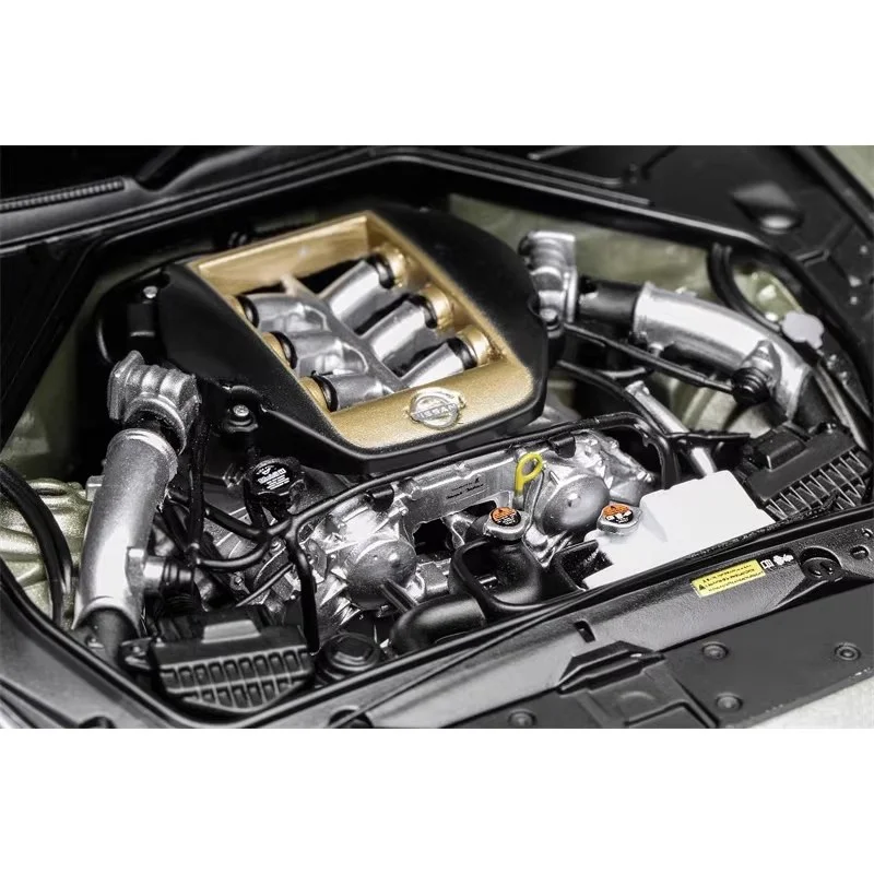 جديد في المخزون Motorhelix 1:18 Gtr R35 Tspec محاكاة سبيكة مصغرة يموت الصب افتتاح كامل نموذج سيارة ألعاب مخصصة الهدايا حلية