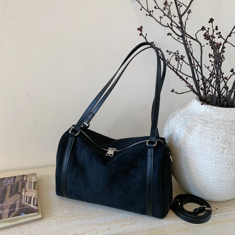 Damen-Handtaschen mit großer Kapazität, lässige Retro-Umhängetaschen aus Wildleder mit Reißverschluss, einfarbige Schultertaschen für den Alltag. – Detail 31