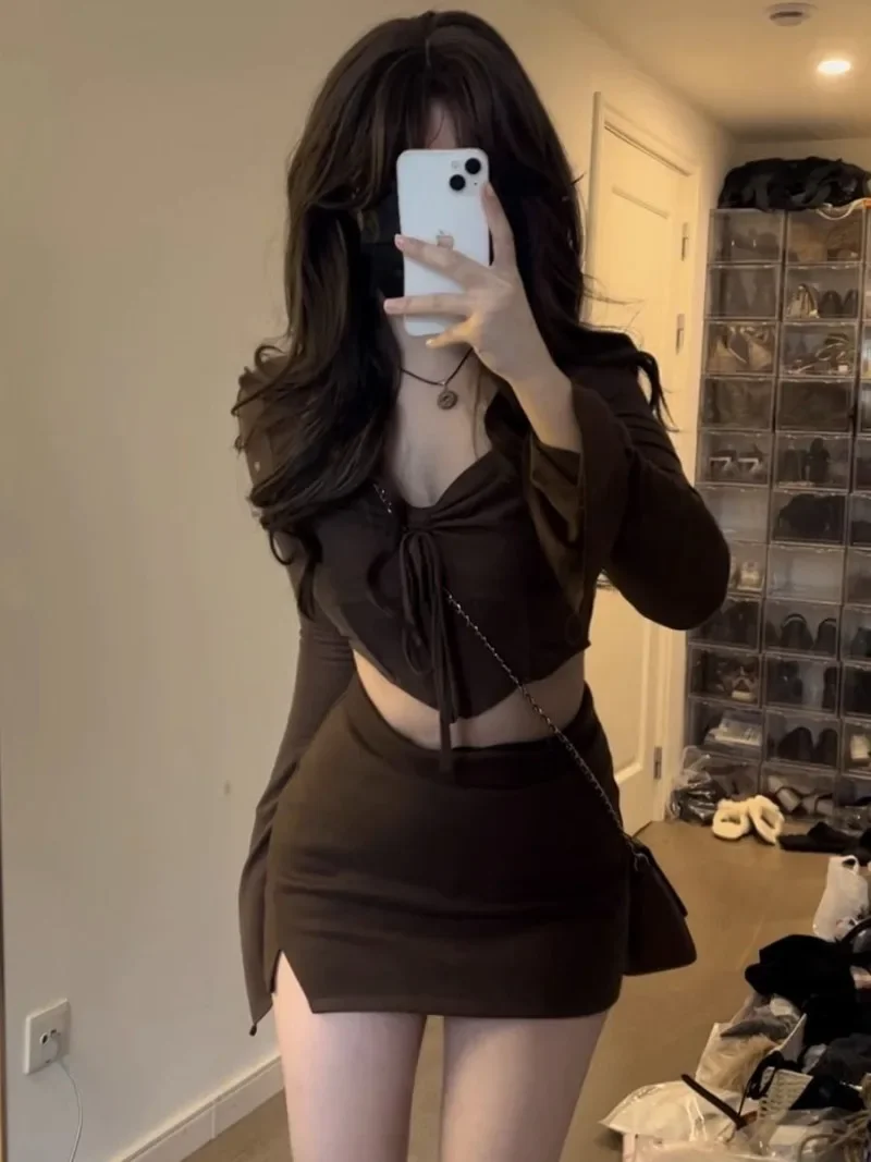 

Модные сексуальные облегающие топы с длинными рукавами и нерегулярными рюшами для женщин + облегающие юбки с высокой талией Y2k, новинка лета 2024, комплекты из двух предметов