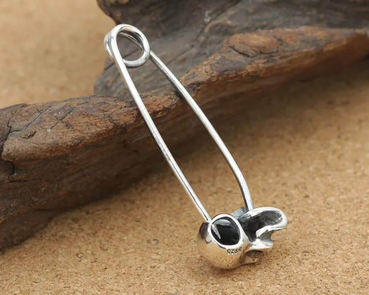 Manufacturers wholesale S925 sterling silver ornament vintage Thai silver sweater chain pendant skull pin brooch