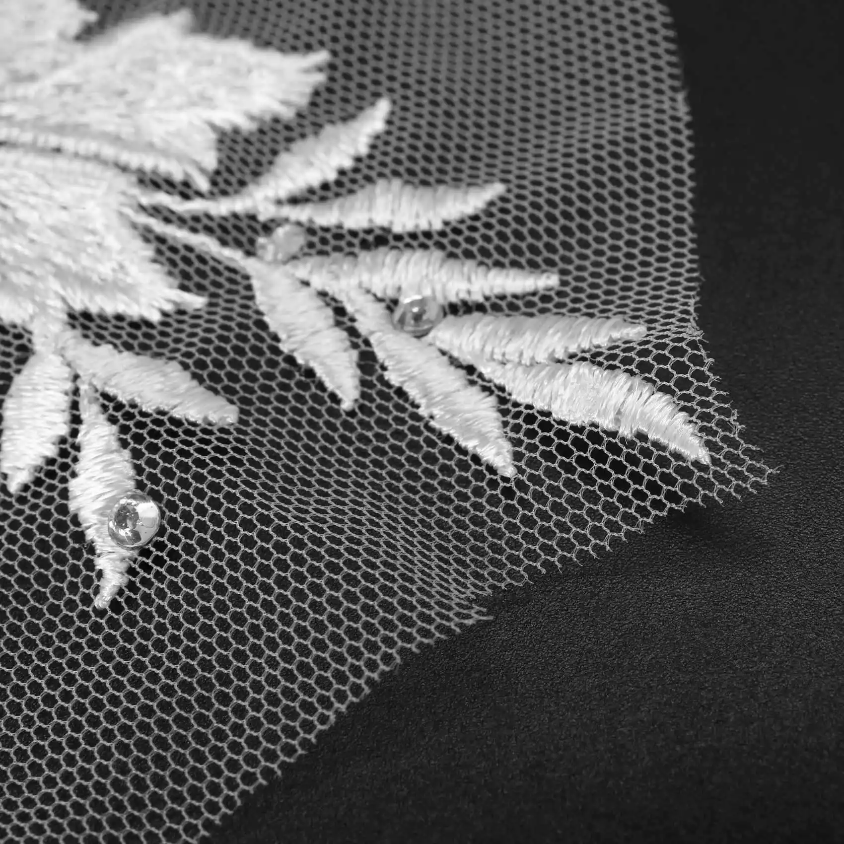 ABRT-2X مطرز الحفر الساخن الدانتيل الزفاف مطرز الزهور التطريز بقع بيضاء