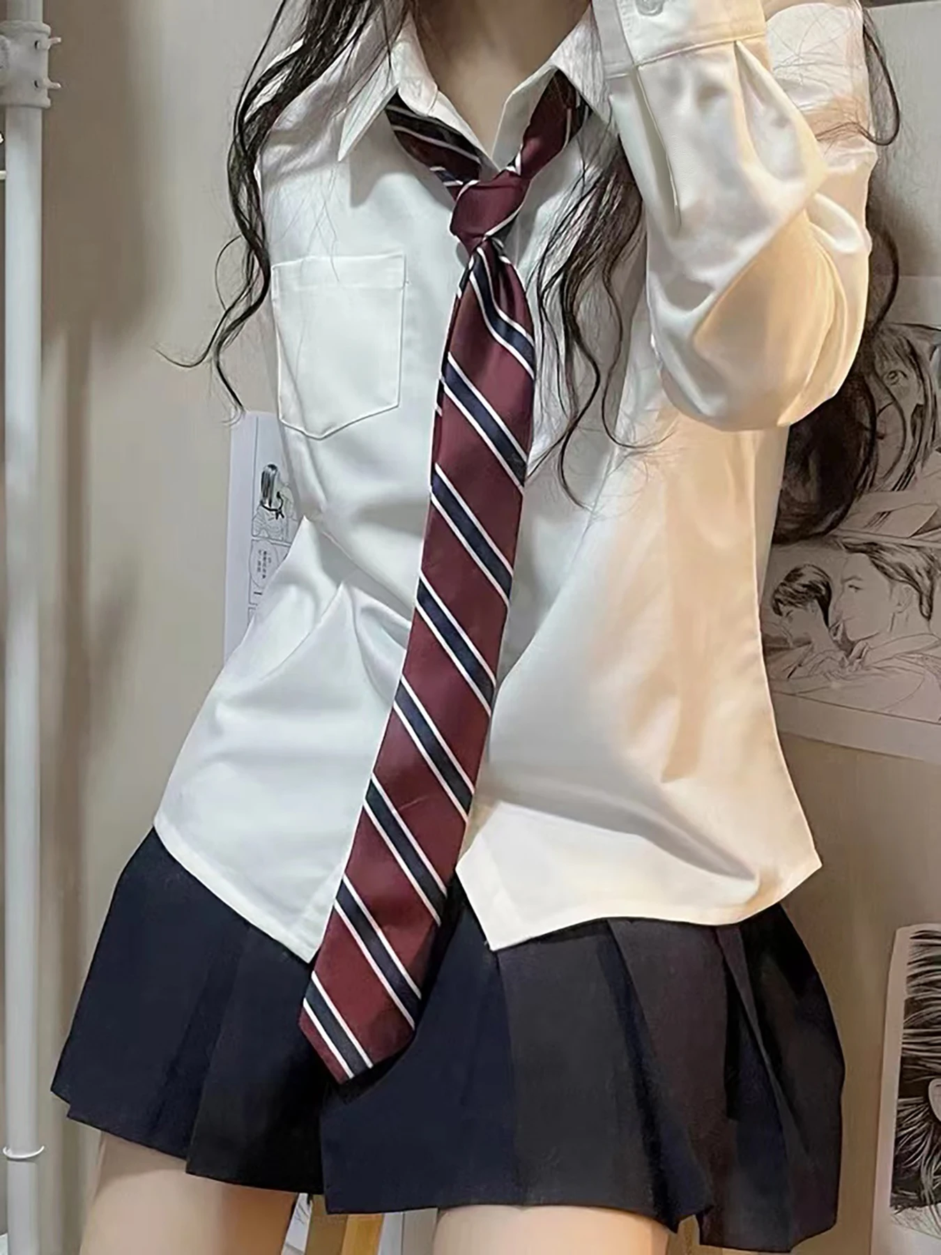 Chemise à poche originale pour étudiantes ; vêtements intérieurs amples avec chemise blanche et cravate