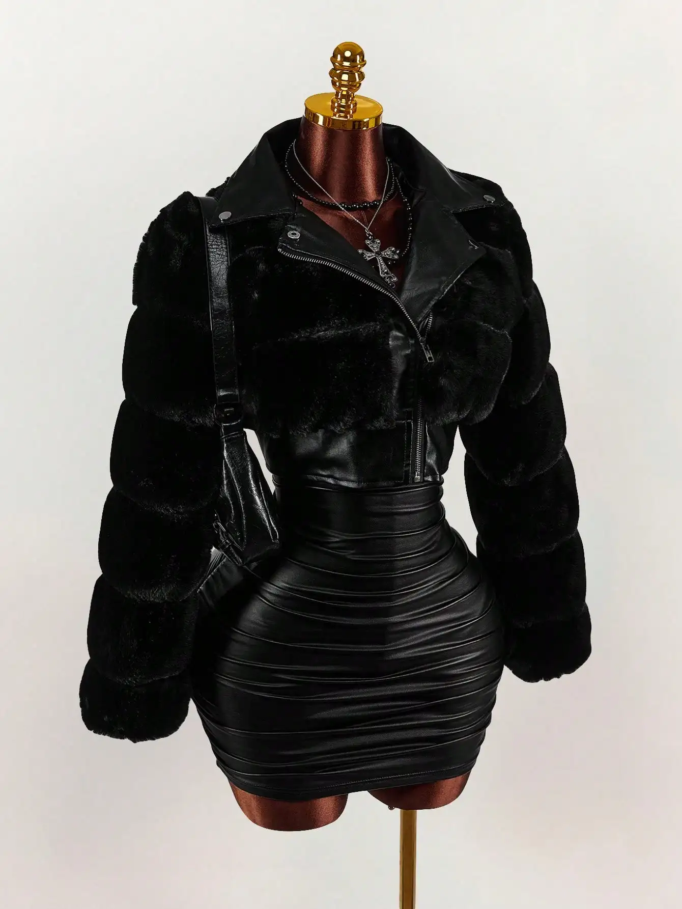 

Женская черная куртка-косуха из искусственного меха и кожи с пышными рукавами, в готическом панк-стиле для вечеринок и выходов в свет