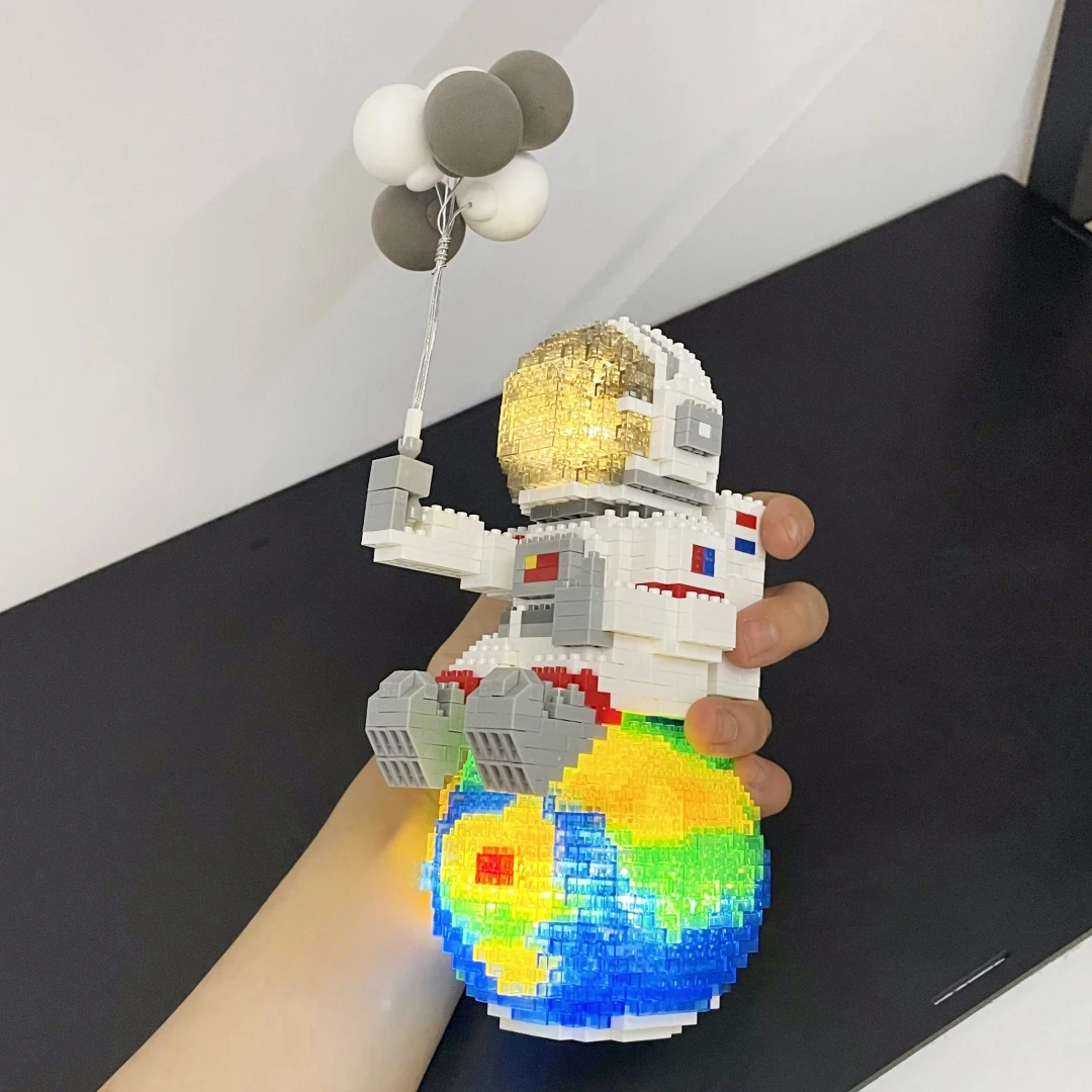 Earth Astronaut Spaceman Balloon Micro Mini Building Blocks Toy:Constructive Learning,Ideal Boys\' Gift, Promote Imaginative Play