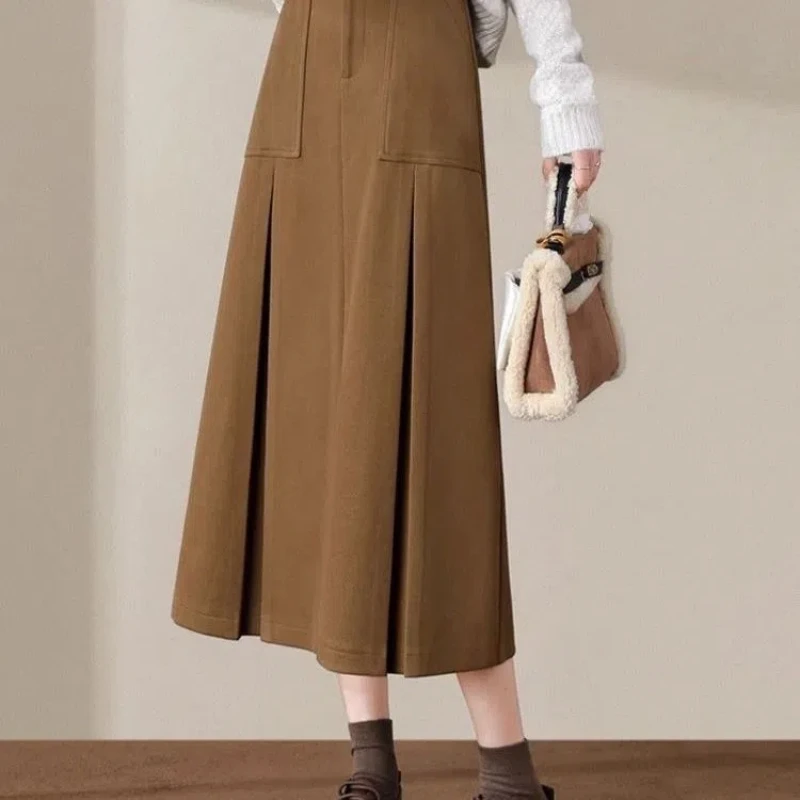 Coffee Colored Midi Skirt for Women with High Waist and Slim Figure A-line Retro Workwear Medium Length Woolen Skirt