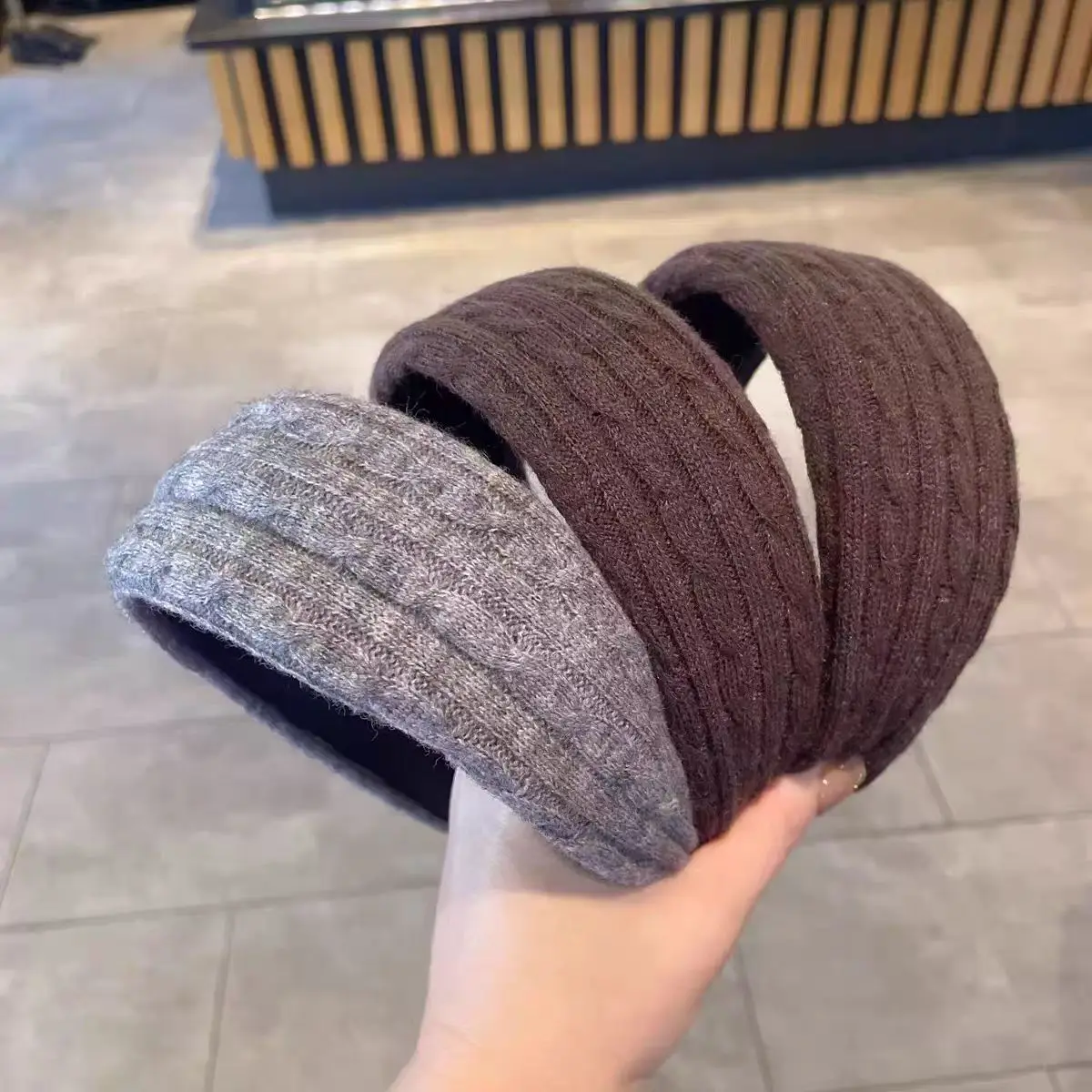 

Winter Knitted Wide Headband for Women 2025 New High Skull Top Headband Hair Clip Autumn Winter Daily Wear Hair Accessory