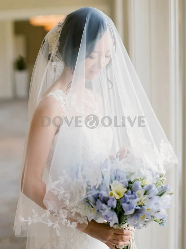 

Bespoke Lace Appliques Wedding Veils Soft Tulle with Comb Two Layers Fingertip Bride Veil Bridal Head Piece Accessories
