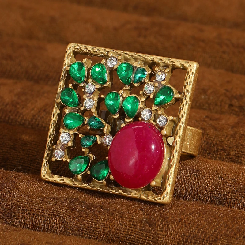 

Vintage Rose Red Agate Square Rings Gold Color Green Rhinestone Cocktail Designer Jewelry Luxury Accessories Woman Chinese Style