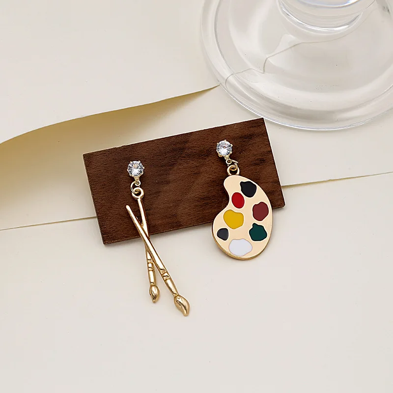 

Kiss Jewelry Personalized Fun Paintbrush Art Board Shape Drop Earrings for Women Rhinestone Vintage Asymmetric Artistic Earring