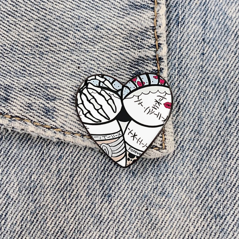 New Fashion Heart-shaped funny Sexy jack and sally butt heart metal pin Funny vintage Shirt Lapel Cute Badge pins for Lover Girl