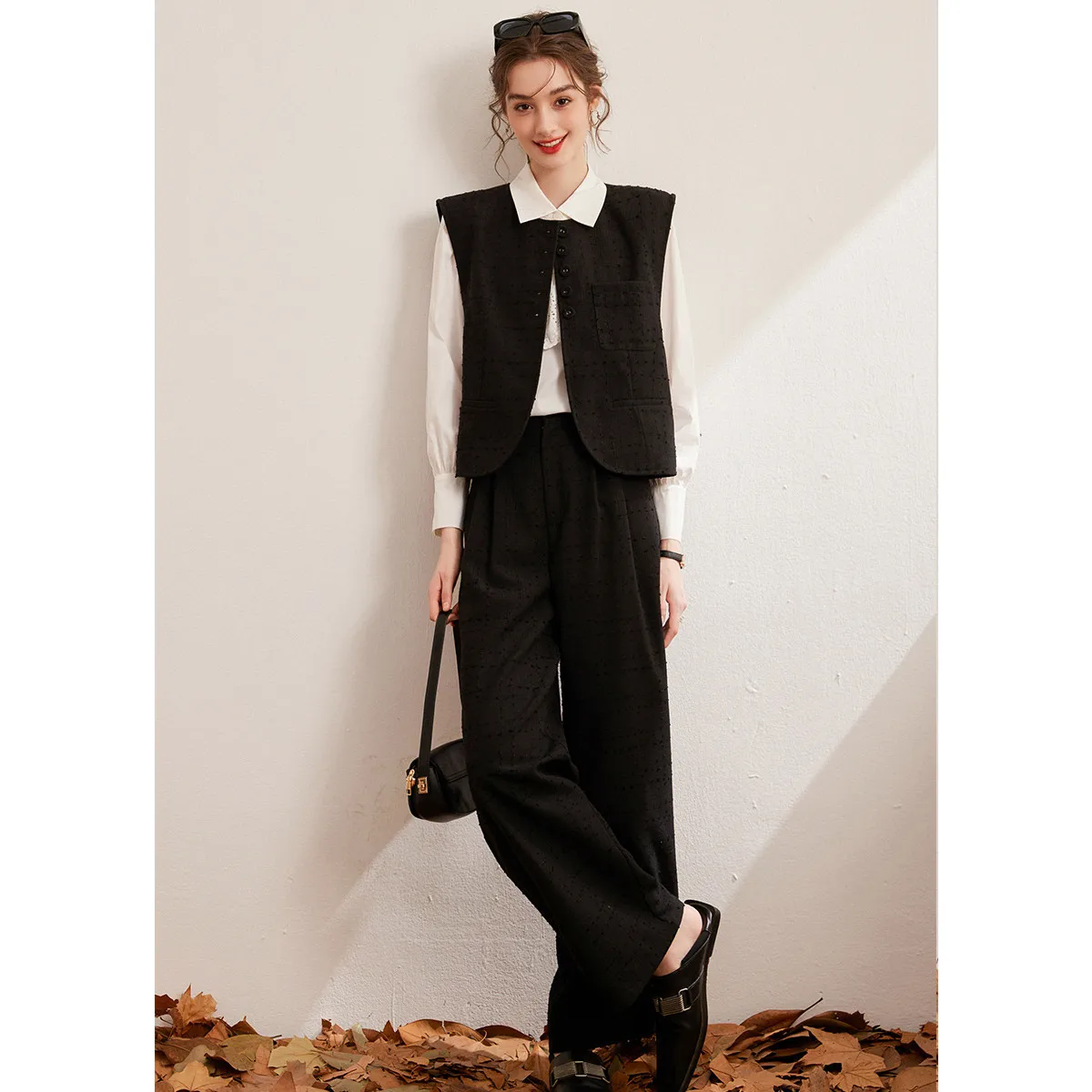 LOUIS YAO Lazy Style Jacquard Crafted Vest 2025 Autumn Jacket Stylish Textured Arc Hem Sleeveless Non-stretchy Women's Gilet